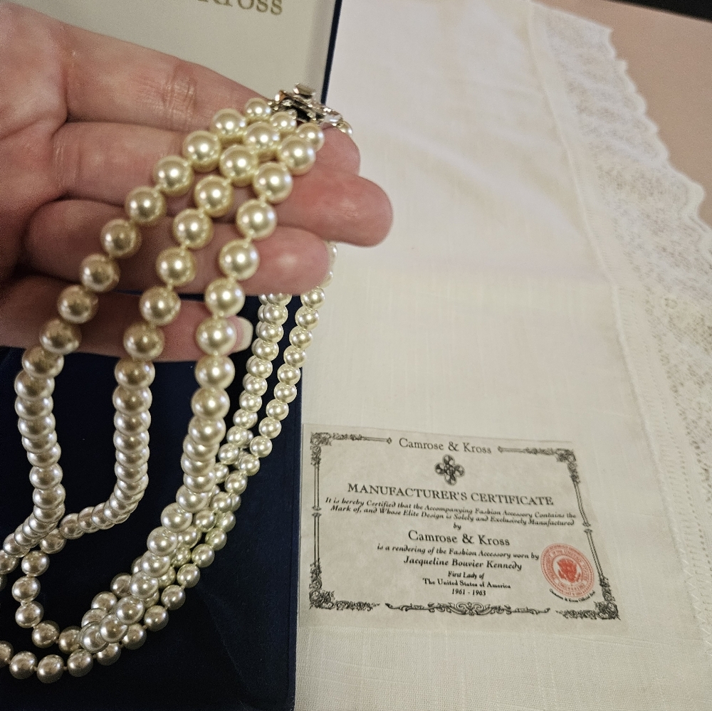 Jackie Kennedy" FAUX"Pearl Necklace With Silver Tone Accents & Swarovski Closure - Picture 6 of 9
